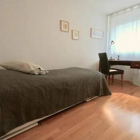 179 Comfortable Sunny Quiet Good Location And Free Parking Included *