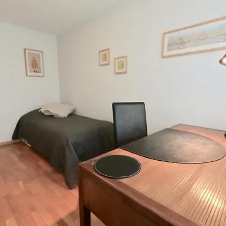 179 Comfortable Sunny Quiet Good Location And Free Parking Included Lägenhet *